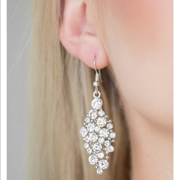 Fresh Fashion Boutique Jewelry - Statement Crystal Dangle Earrings